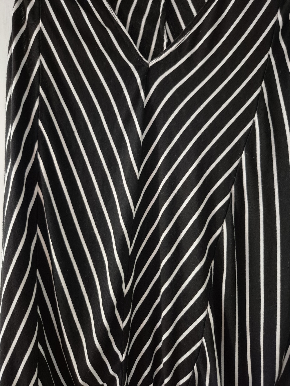 Max Studio Black and White Striped V-Neck Sleeveless Camisole - Picture 4 of 6